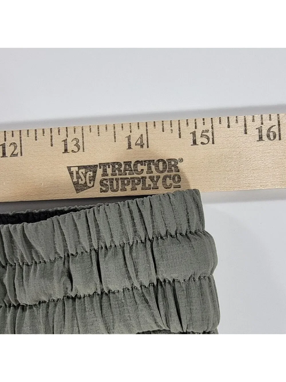 Lululemon Bowline Shorts Mens Medium  Green Athletic Gym Pockets Stretch